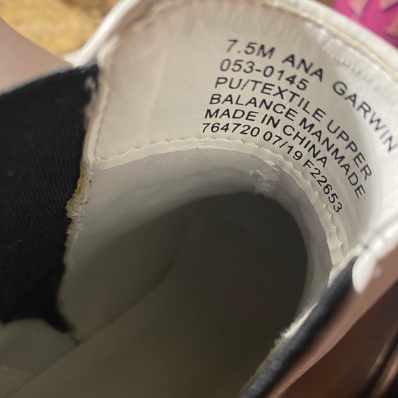 White boots - Picture 2 of 11